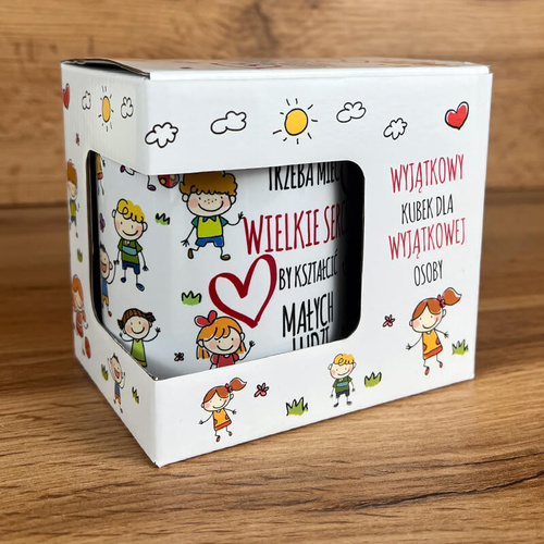 Kubek dla nauczyciela - Trzeba mieć wielkie serce, by kształcić małych ludzi w kartoniku