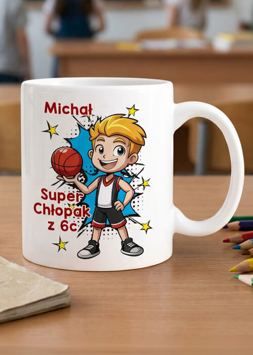 Chłopak z piłka koszykową