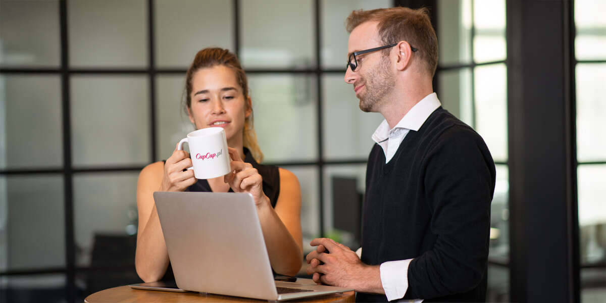 Jak wykorzystać kubki z nadrukiem jako skuteczny gadżet reklamowy dla firmy?