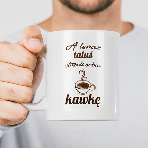 Kubek z napisem - A teraz tatuś strzeli sobie kawkę