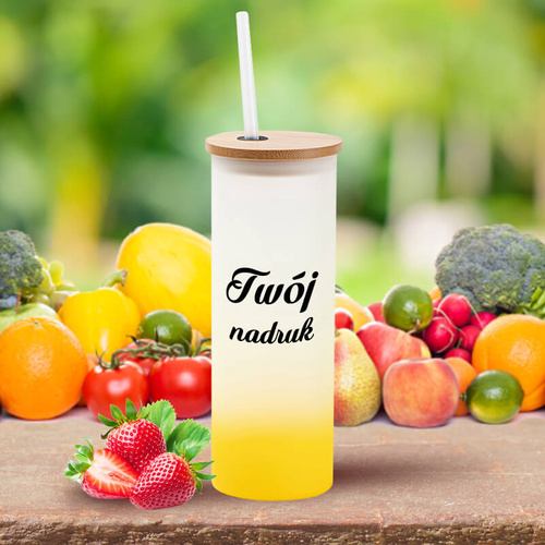 Wysoka szklanka z żółtym dnem, bambusową pokrywką i słomką z Twoim nadrukiem
