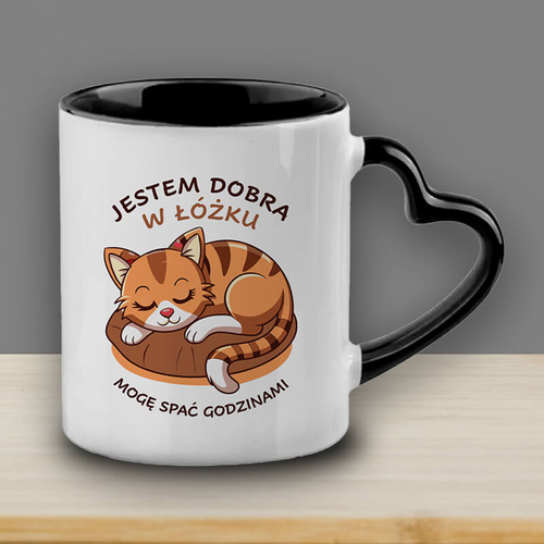 Śmieszny kubek z nadrukiem - Jestem dobra w łóżku, ucho serce