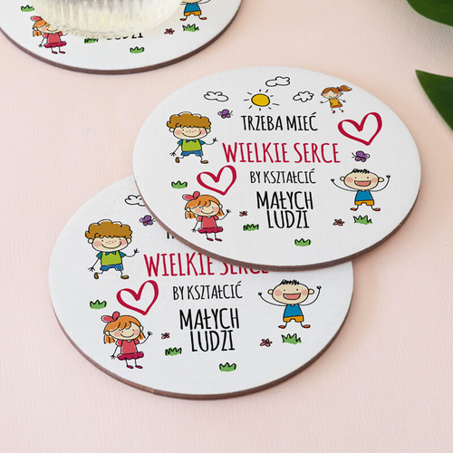Okrągła podkładka pod kubek - Trzeba mieć wielkie serce by kształcić małych ludzi