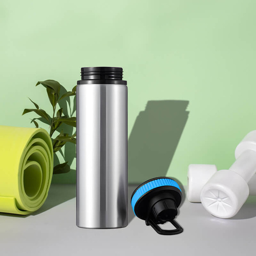 Srebrny bidon 850 ml - z rączką i zamykanym ustnikiem - z Twoim nadrukiem - niebieska opaska