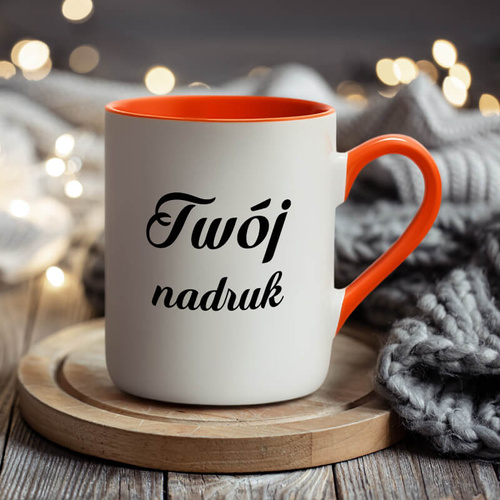 Biały kubek z Twoim nadrukiem pomarańczowe wnętrze i ucho