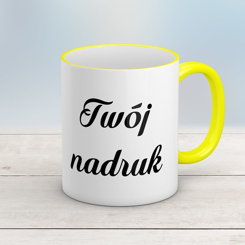Kubek CLASSIC z żółtym uszkiem i rantem Twoim nadrukiem