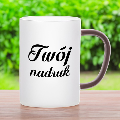 Kubek z mrożonego szkła z brązowym uszkiem z Twoim nadrukiem
