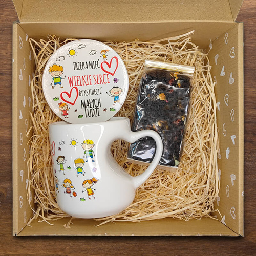 Zestaw prezentowy w kartoniku w serduszka kubek z uszkiem sercem z herbatą - Trzeba mieć wielkie serce, by kształcić małych ludzi