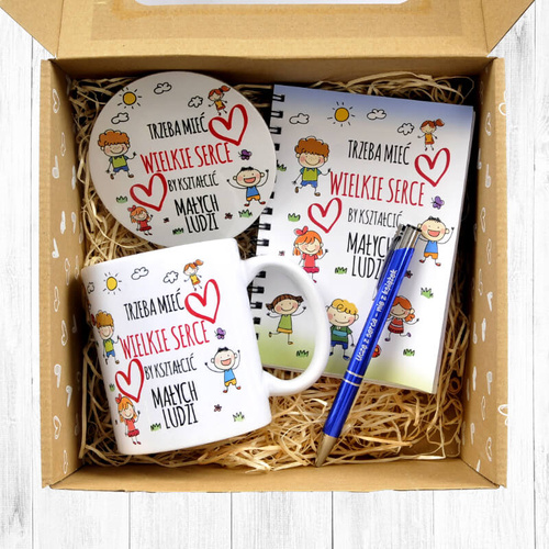 Zestaw prezentowy dla nauczyciela - kubek 330 ml z notesem i długopisem - Trzeba mieć wielkie serce, by kształcić małych ludzi